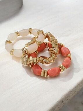 🔥🔥🆕3pc Gold Cream and Coral Pink Beaded Bracelet Set